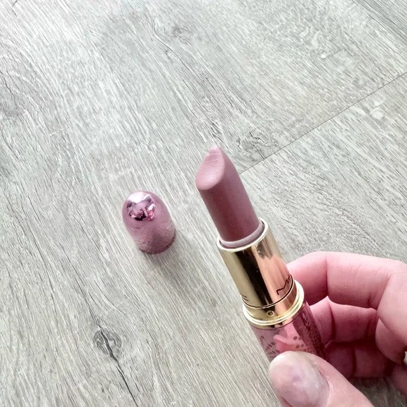 MAC Lipstick - I’ve Been Naughty - Limited Edition - Picture 3 of 3